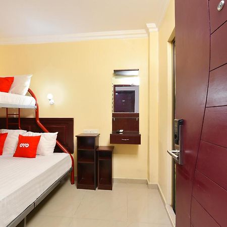 Super Oyo 90562 J Hotel Pj Петалінг-Джая Екстер'єр фото