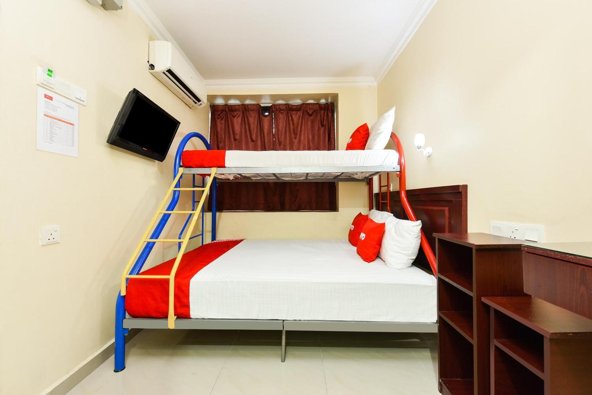 Super Oyo 90562 J Hotel Pj Петалінг-Джая Екстер'єр фото