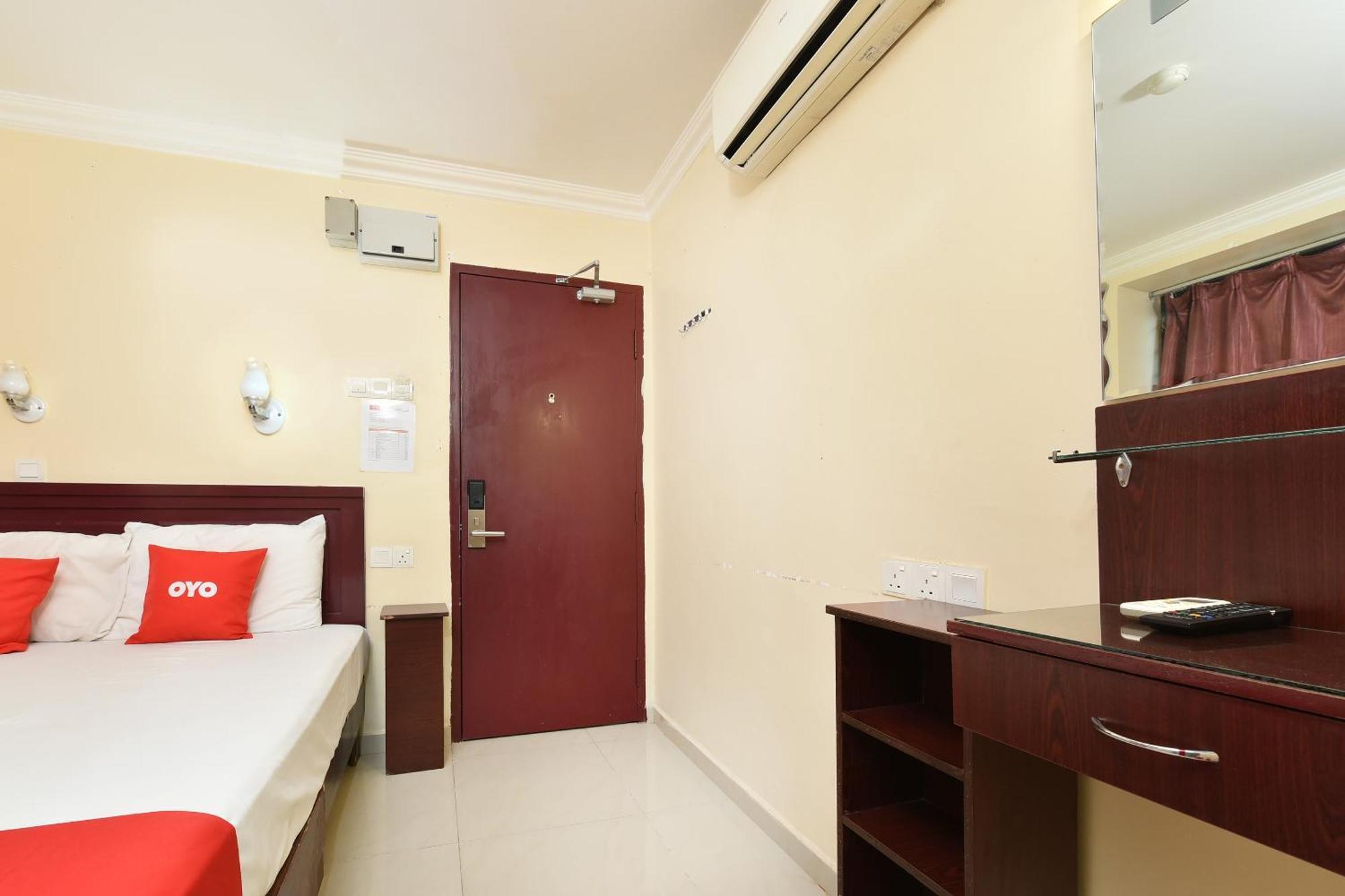 Super Oyo 90562 J Hotel Pj Петалінг-Джая Екстер'єр фото