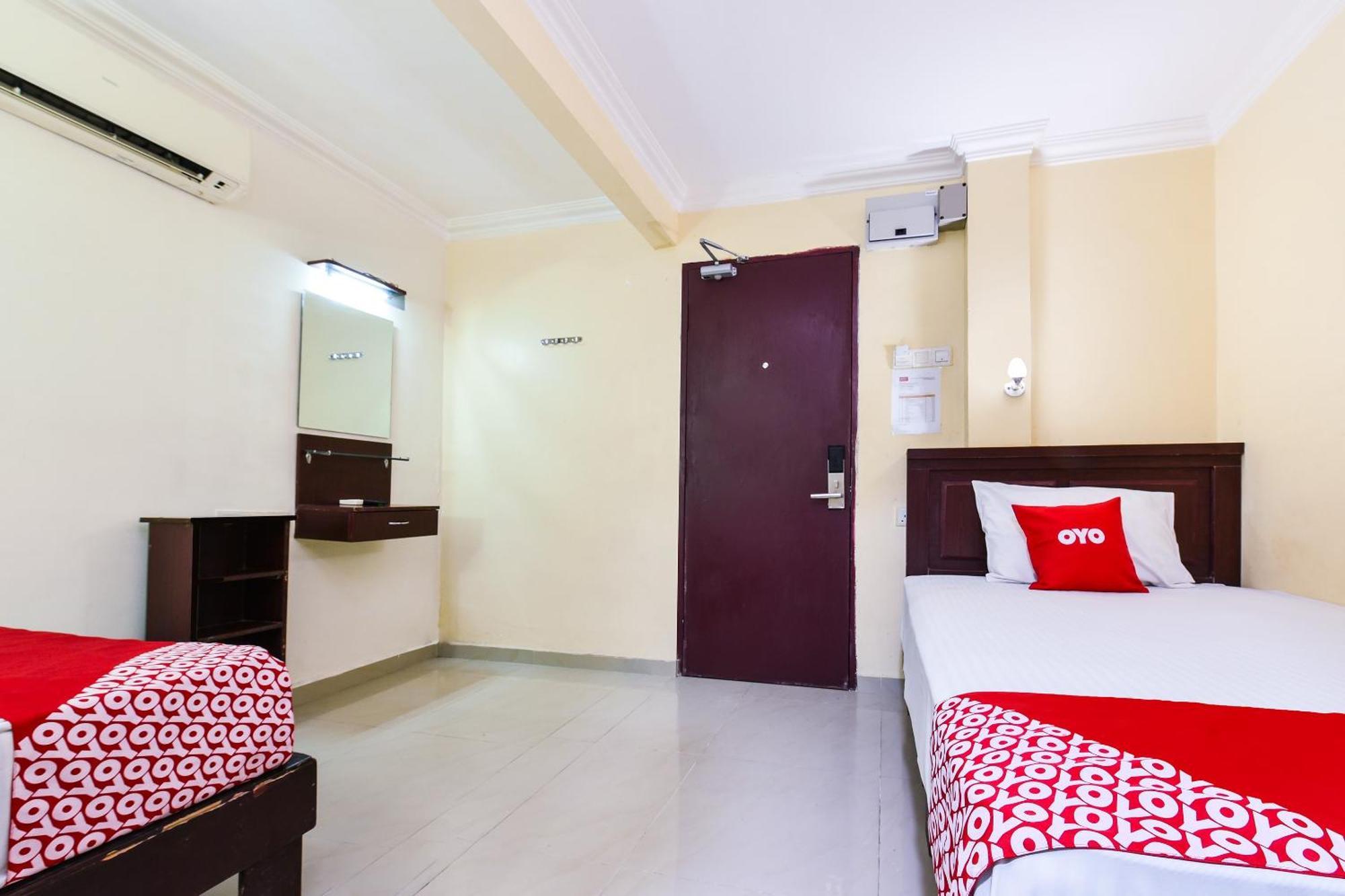 Super Oyo 90562 J Hotel Pj Петалінг-Джая Екстер'єр фото