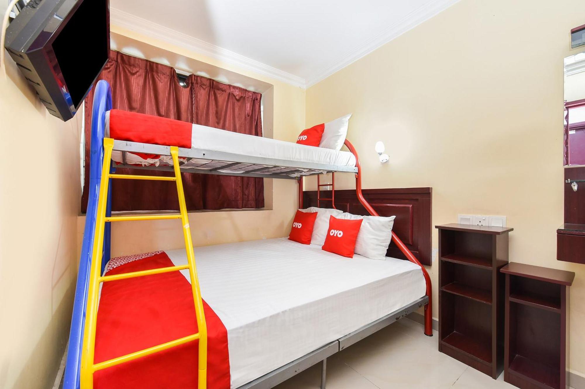Super Oyo 90562 J Hotel Pj Петалінг-Джая Екстер'єр фото
